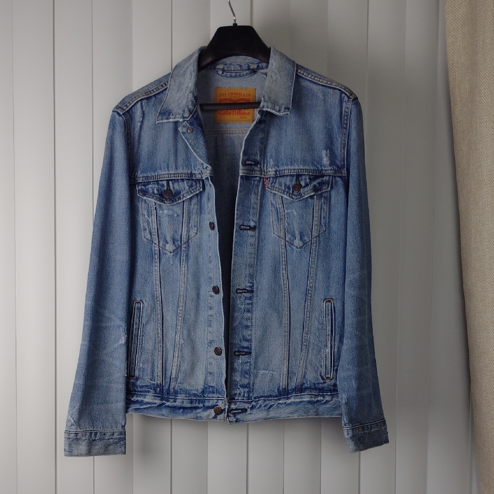 Levi Strauss & Co. Classic Blue Denim Mens Jacket. - Picture 5 of 16